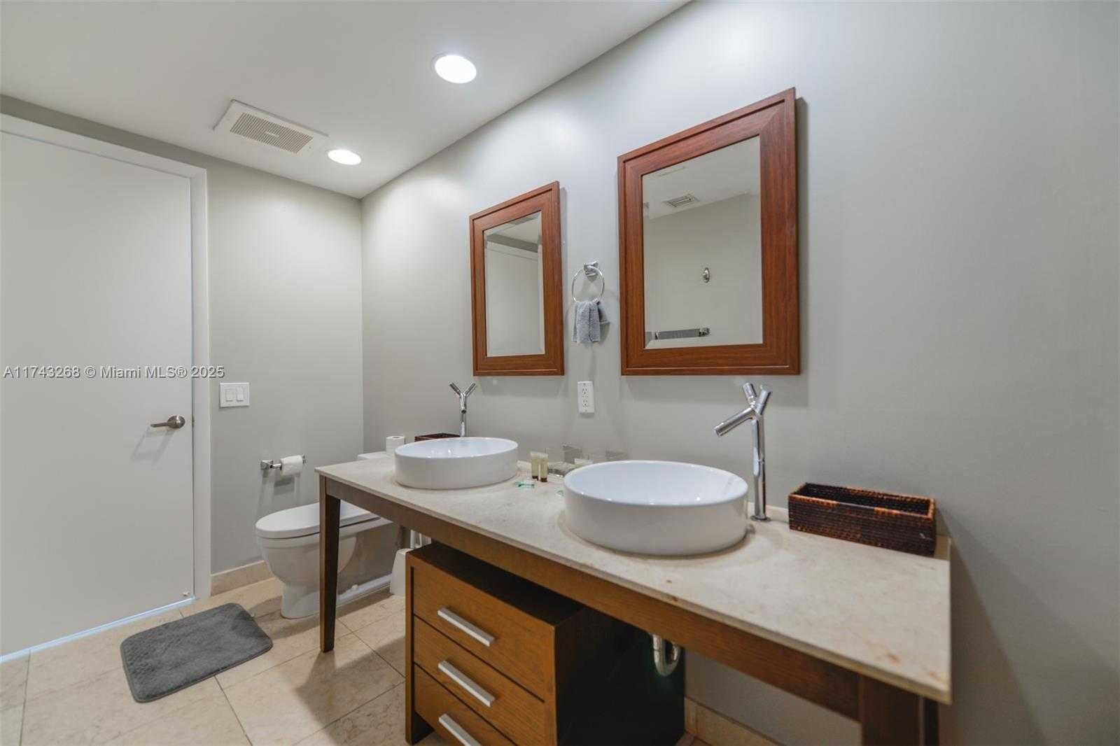 Small Image of 485 BRICKELL AVE #4506, Miami Number 14