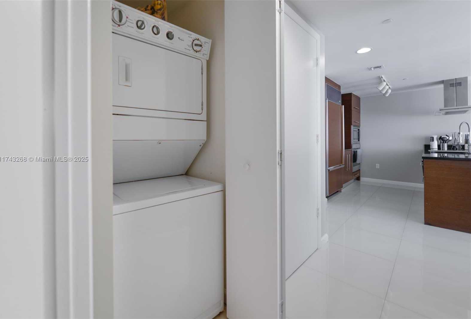 Small Image of 485 BRICKELL AVE #4506, Miami Number 15