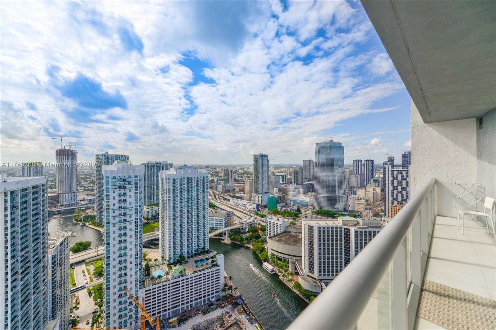 Small Image of 485 BRICKELL AVE #4506, Miami Number 17