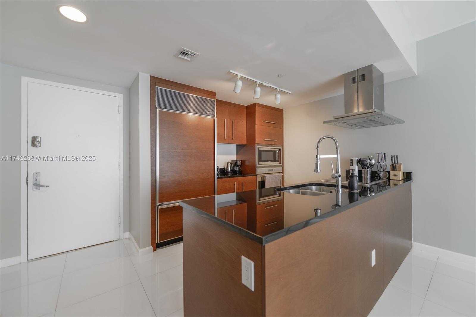 Small Image of 485 BRICKELL AVE #4506, Miami Number 2