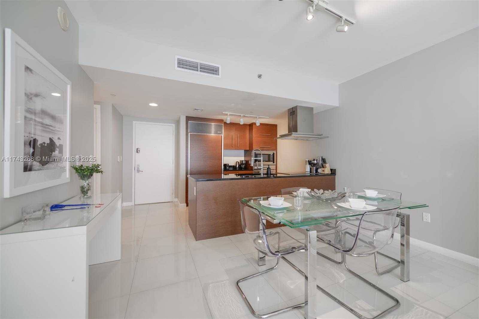 Small Image of 485 BRICKELL AVE #4506, Miami Number 5