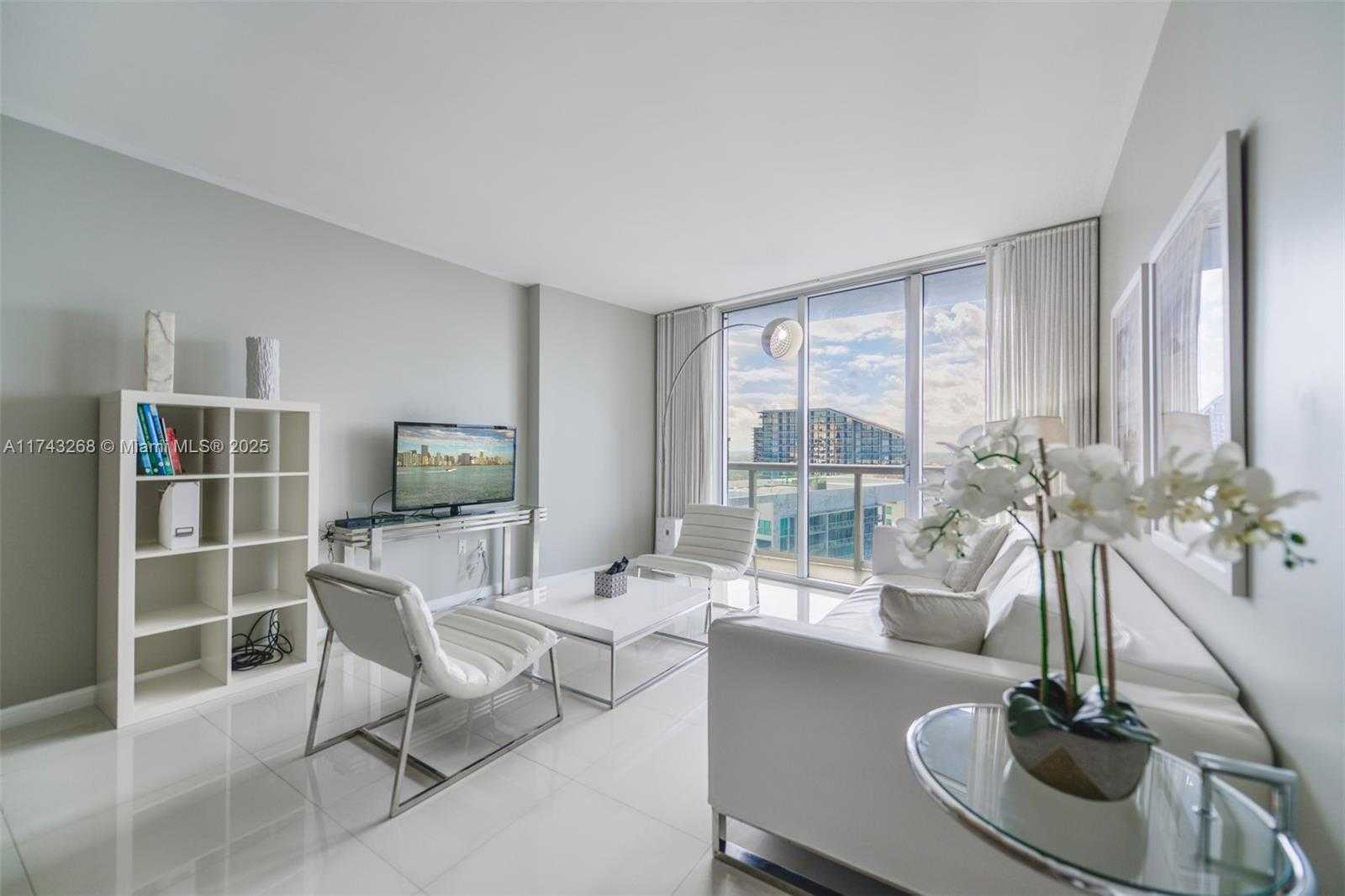 Small Image of 485 BRICKELL AVE #4506, Miami Number 8