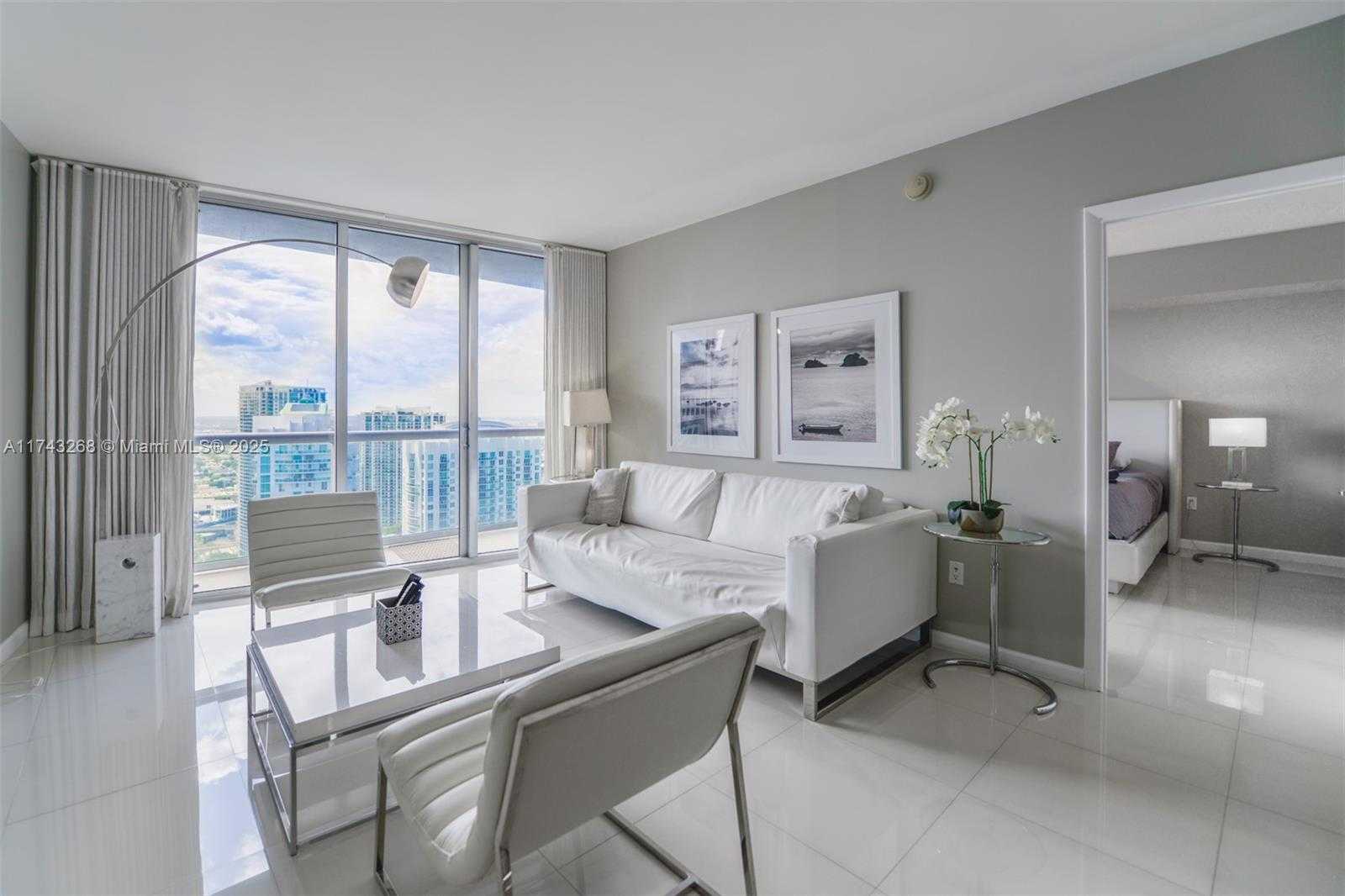 Small Image of 485 BRICKELL AVE #4506, Miami Number 9