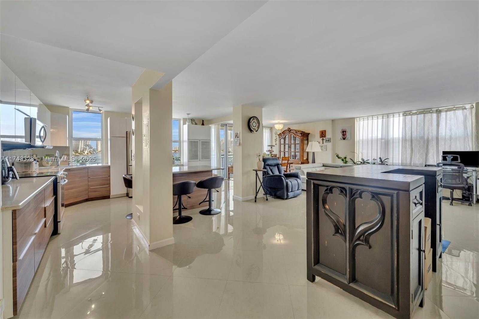 Small Image of 301 174TH ST #614, Sunny Isles Beach Number 3