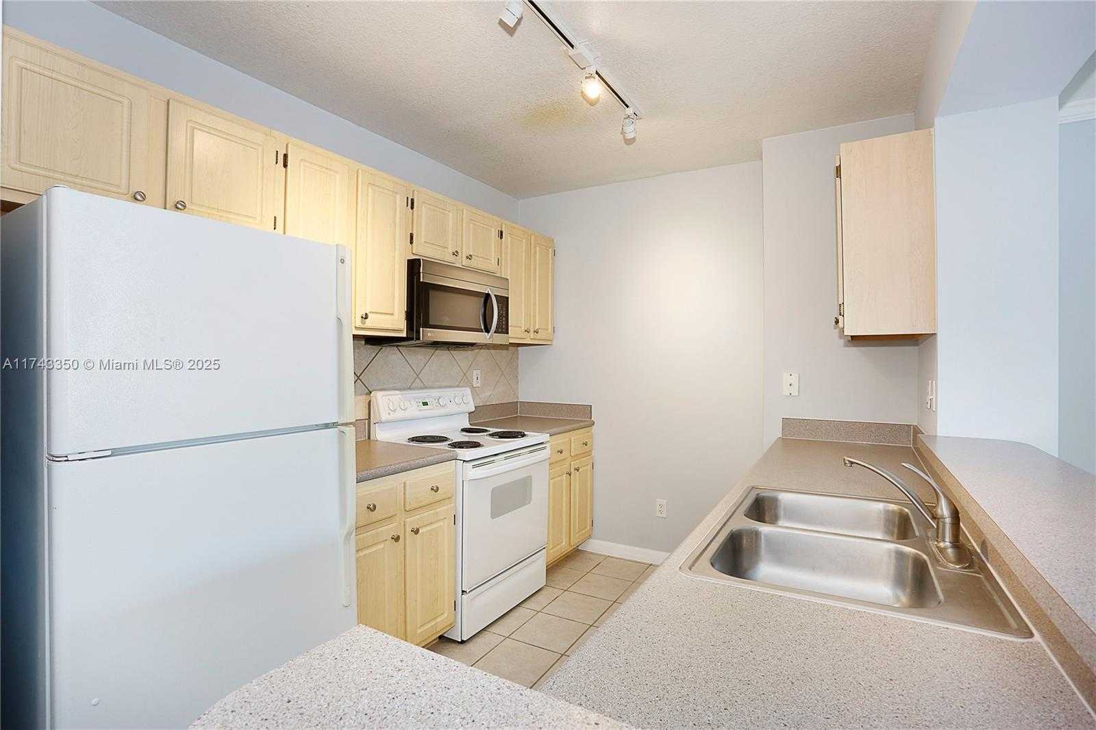 Small Image of 2665 SOUTH WEST 37TH AVE #610, Miami Number 4