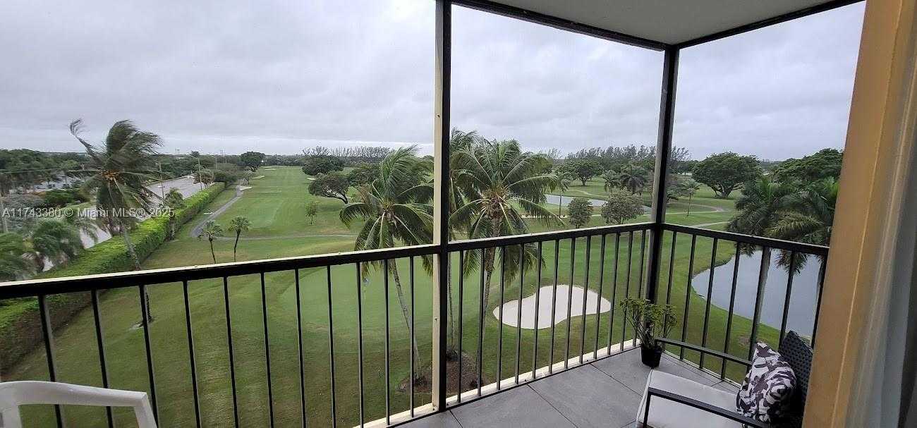 Small Image of Pembroke Pines Number 7
