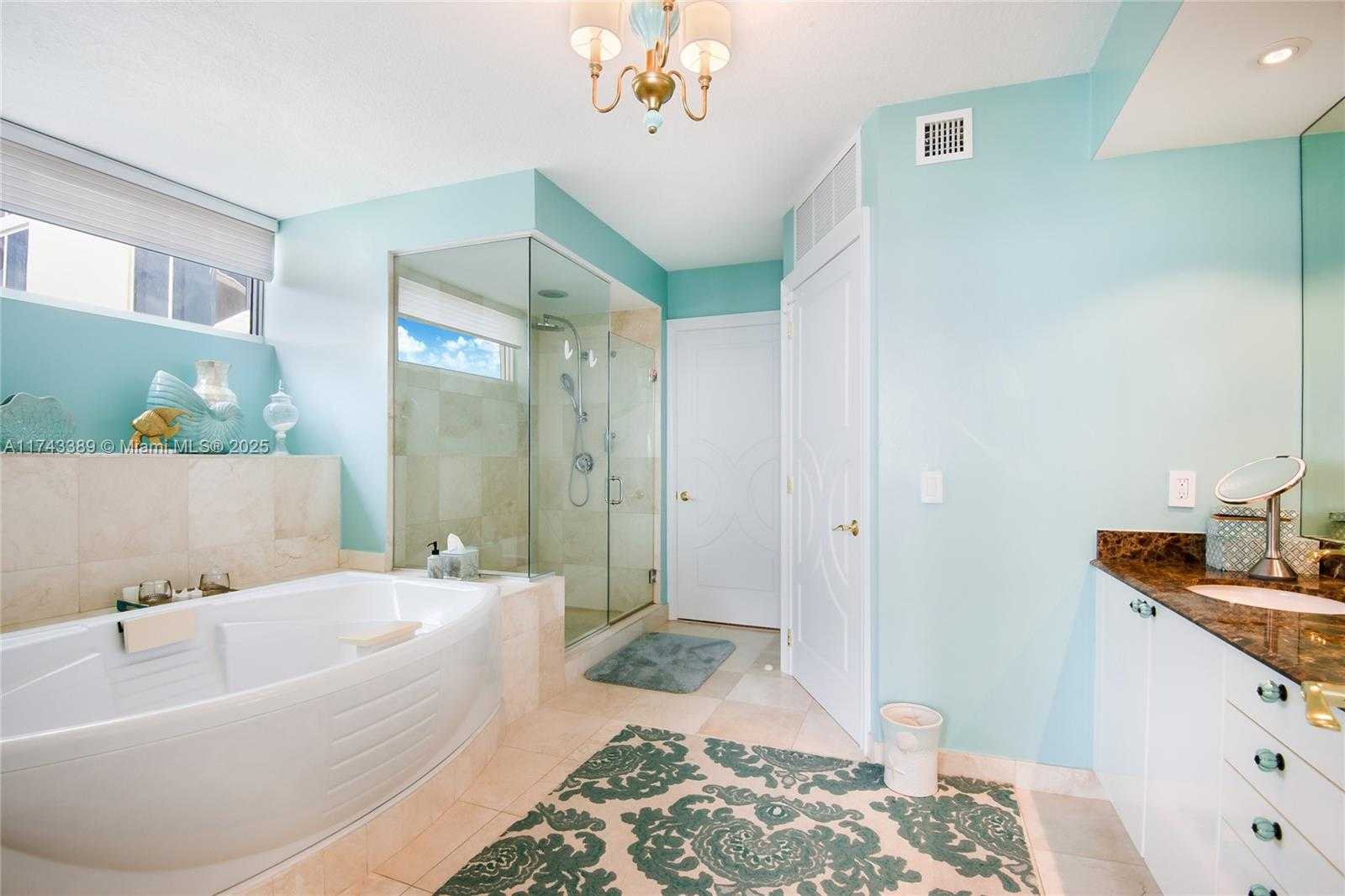 Small Image of 17555 Collins Ave, Sunny Isles Beach, FL 33160, USA Number 10