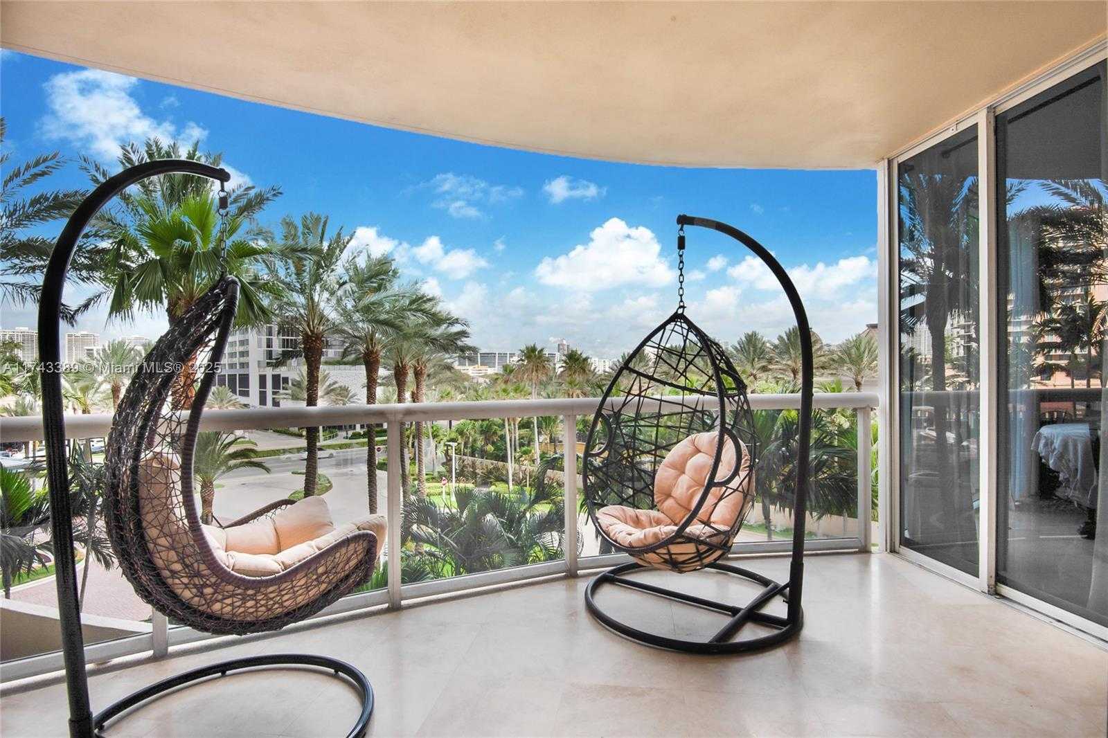 Small Image of 17555 Collins Ave, Sunny Isles Beach, FL 33160, USA Number 2