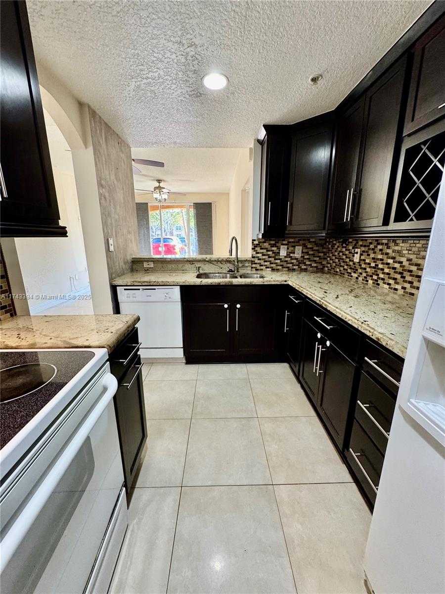 Small Image of 6540 NORTH WEST 114TH AVE #1402, Doral Number 19