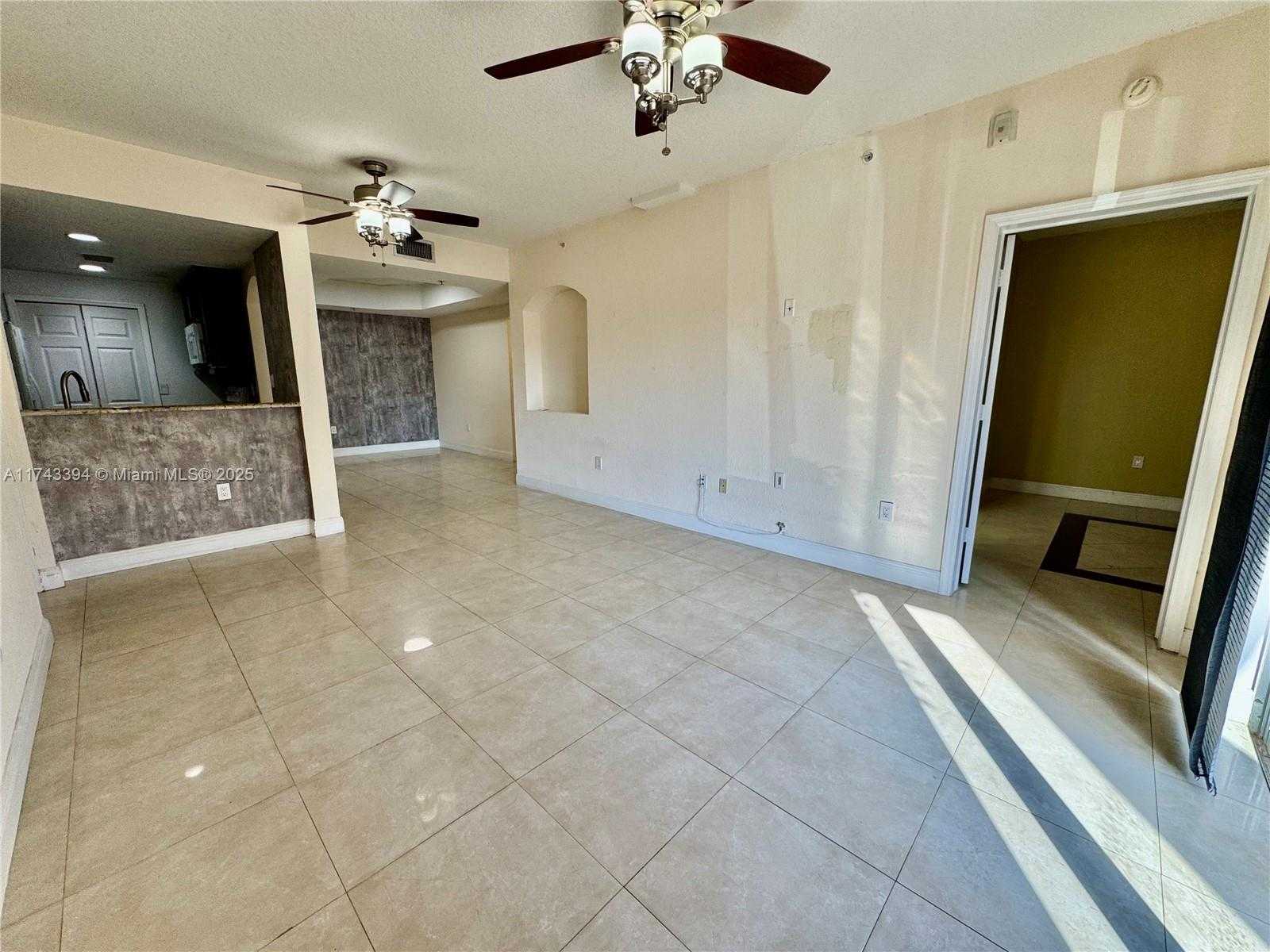 Small Image of 6540 NORTH WEST 114TH AVE #1402, Doral Number 4
