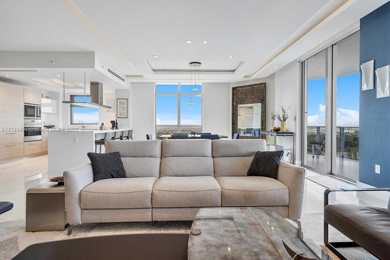 Small Image of 17301 BISCAYNE BLVD #2302, North Miami Beach Number 11