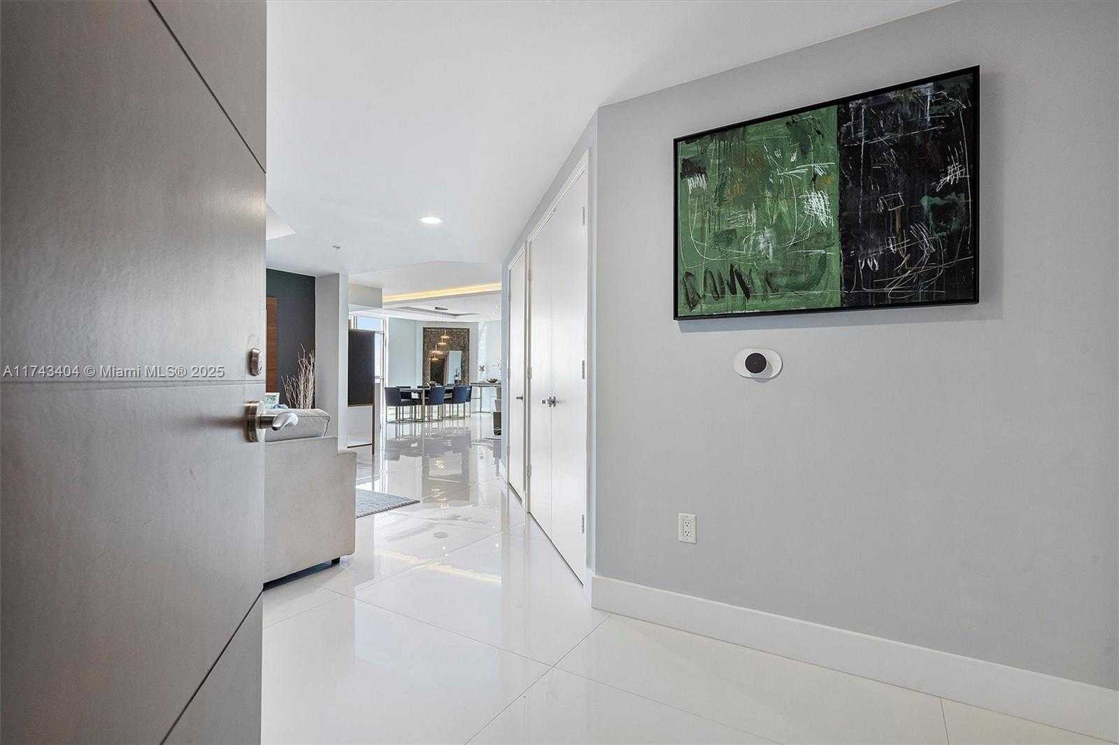 Small Image of 17301 BISCAYNE BLVD #2302, North Miami Beach Number 2