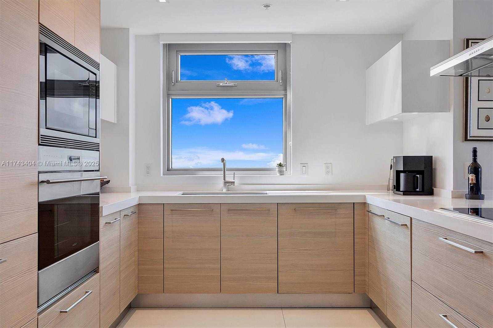 Small Image of 17301 BISCAYNE BLVD #2302, North Miami Beach Number 21