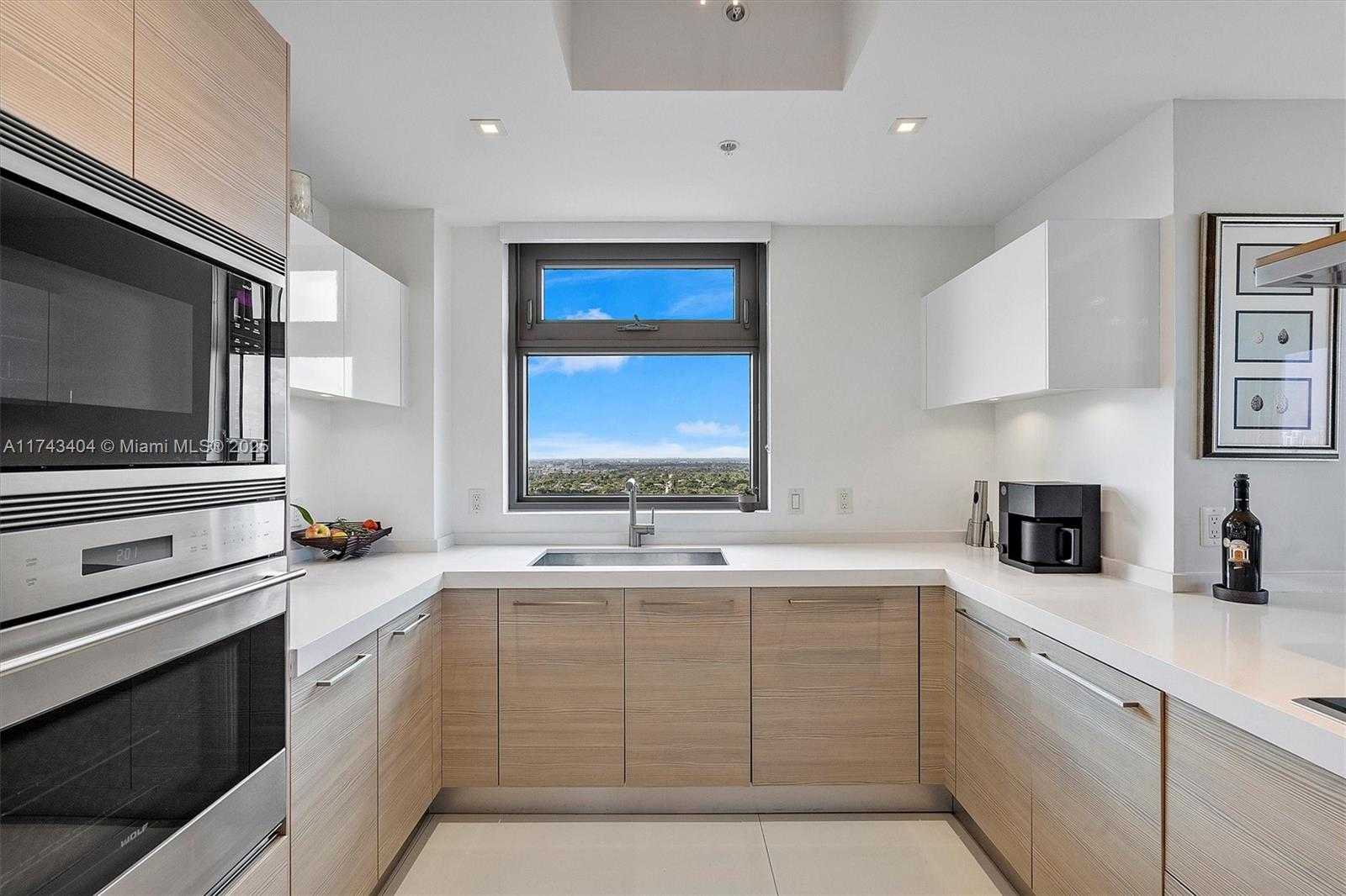 Small Image of 17301 BISCAYNE BLVD #2302, North Miami Beach Number 24