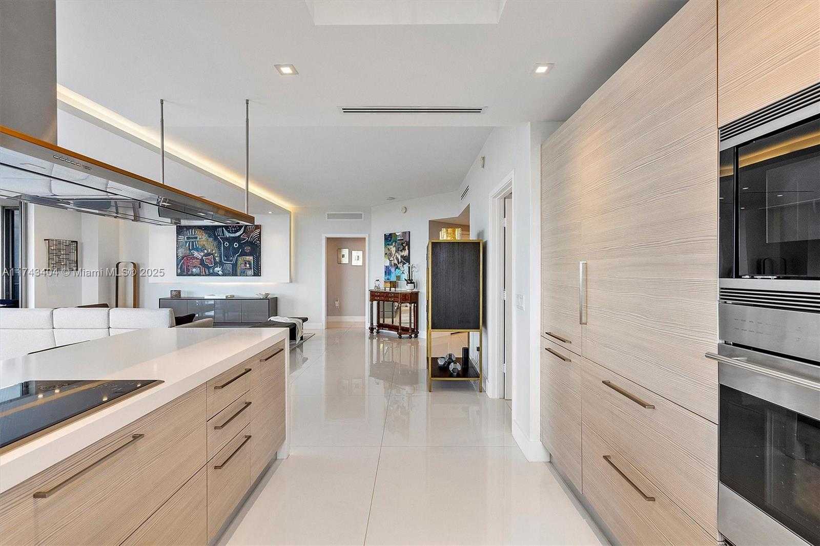 Small Image of 17301 BISCAYNE BLVD #2302, North Miami Beach Number 25