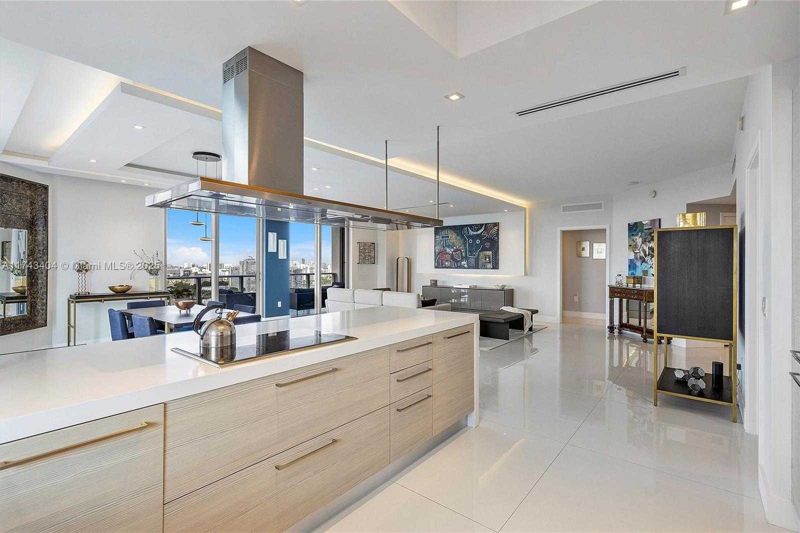 Small Image of 17301 BISCAYNE BLVD #2302, North Miami Beach Number 26