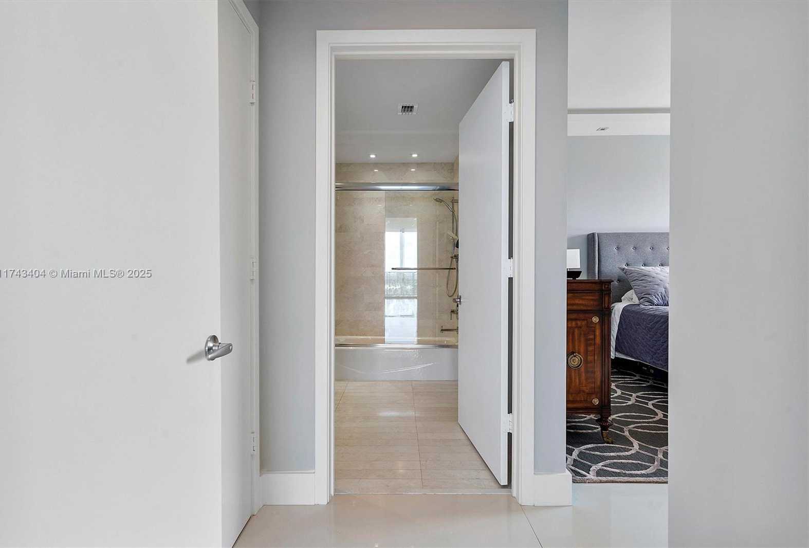 Small Image of 17301 BISCAYNE BLVD #2302, North Miami Beach Number 31