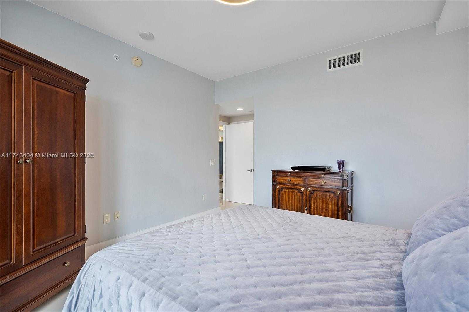 Small Image of 17301 BISCAYNE BLVD #2302, North Miami Beach Number 34