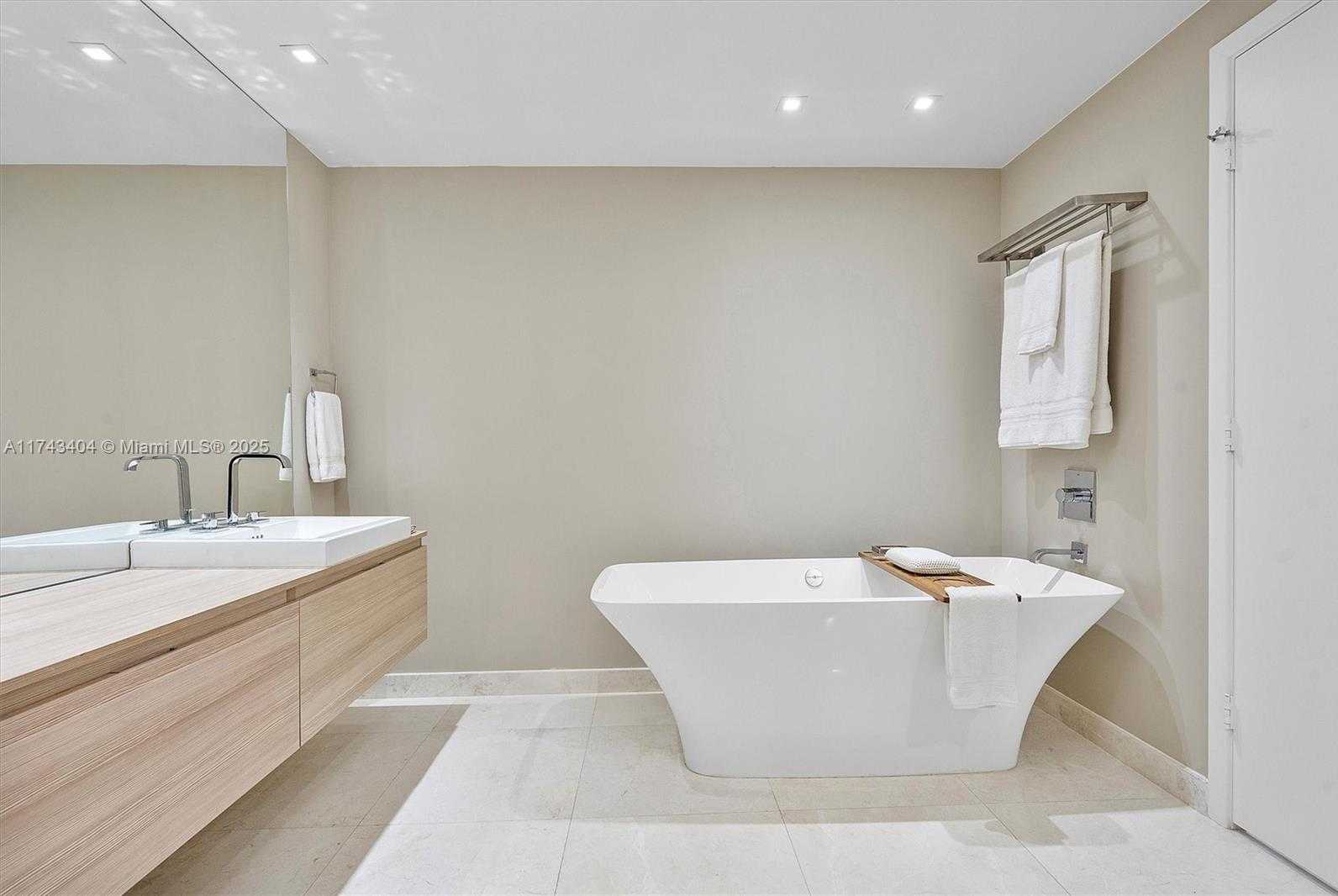 Small Image of 17301 BISCAYNE BLVD #2302, North Miami Beach Number 48