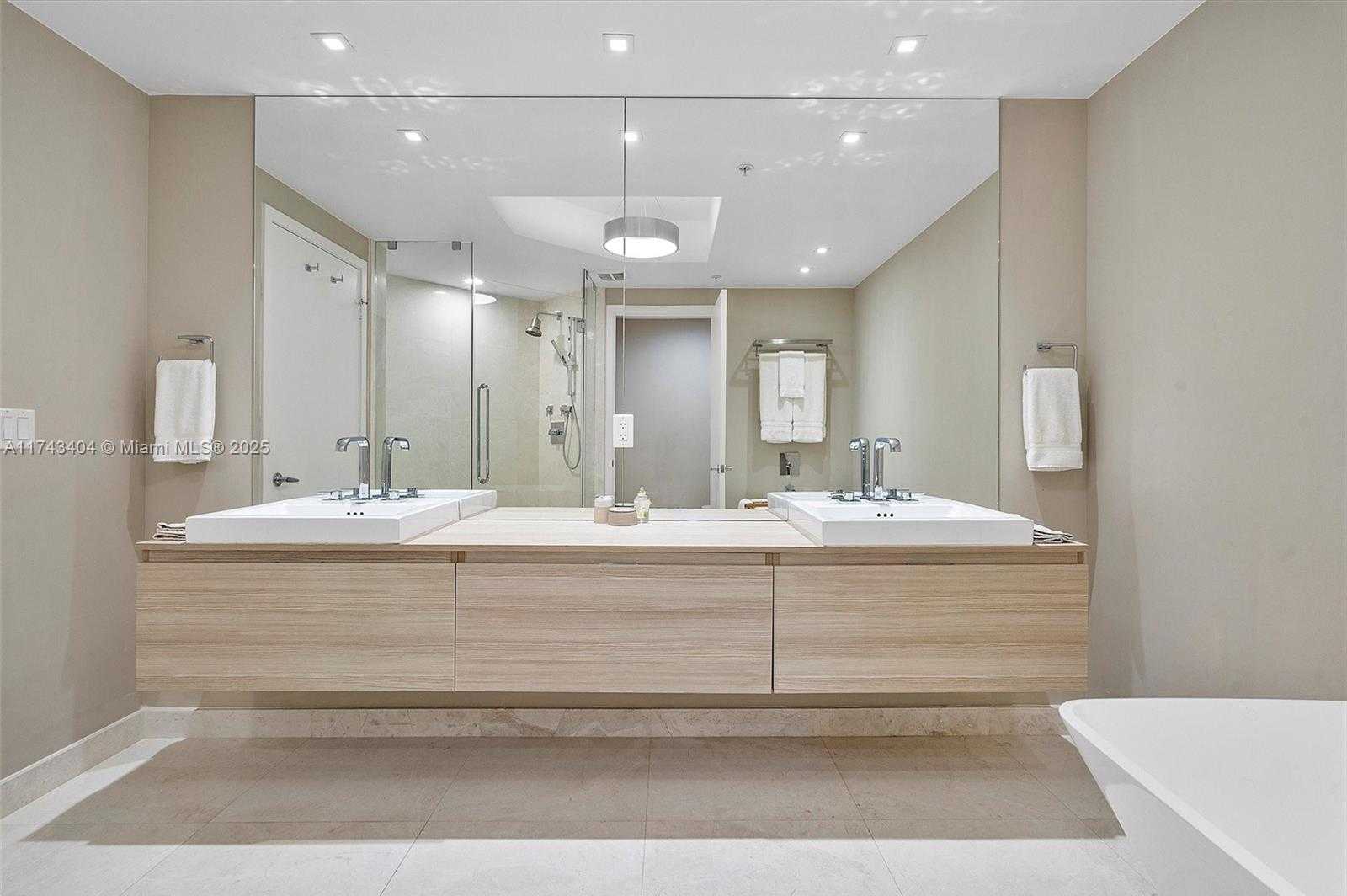 Small Image of 17301 BISCAYNE BLVD #2302, North Miami Beach Number 49