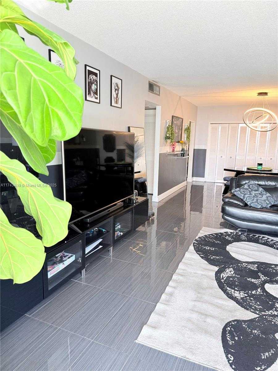 Small Image of 5601 Collins Ave, Miami Beach, FL 33140, USA Number 10