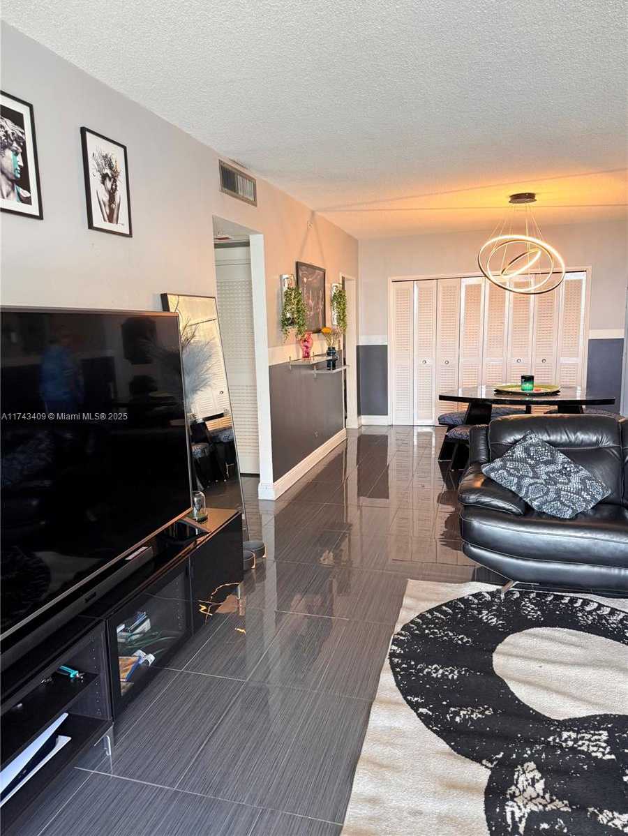 Small Image of 5601 Collins Ave, Miami Beach, FL 33140, USA Number 14