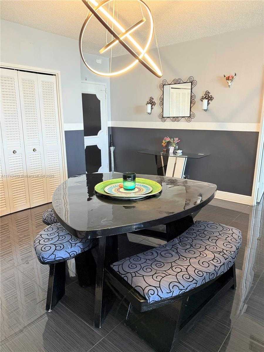 Small Image of 5601 Collins Ave, Miami Beach, FL 33140, USA Number 16