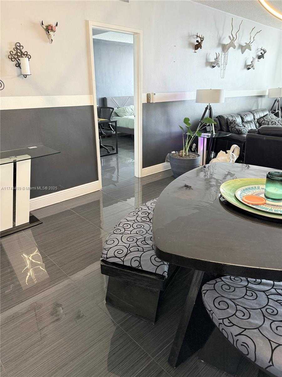 Small Image of 5601 Collins Ave, Miami Beach, FL 33140, USA Number 18