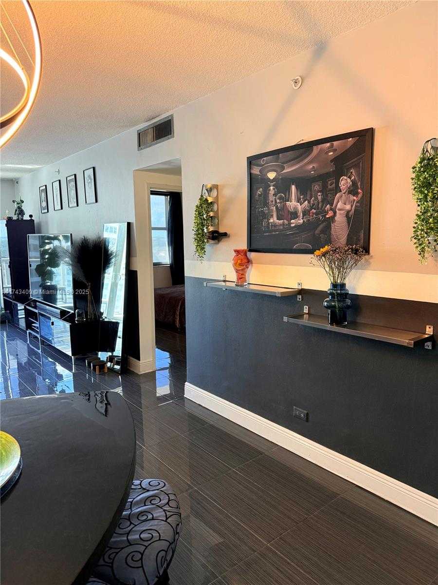 Small Image of 5601 Collins Ave, Miami Beach, FL 33140, USA Number 19