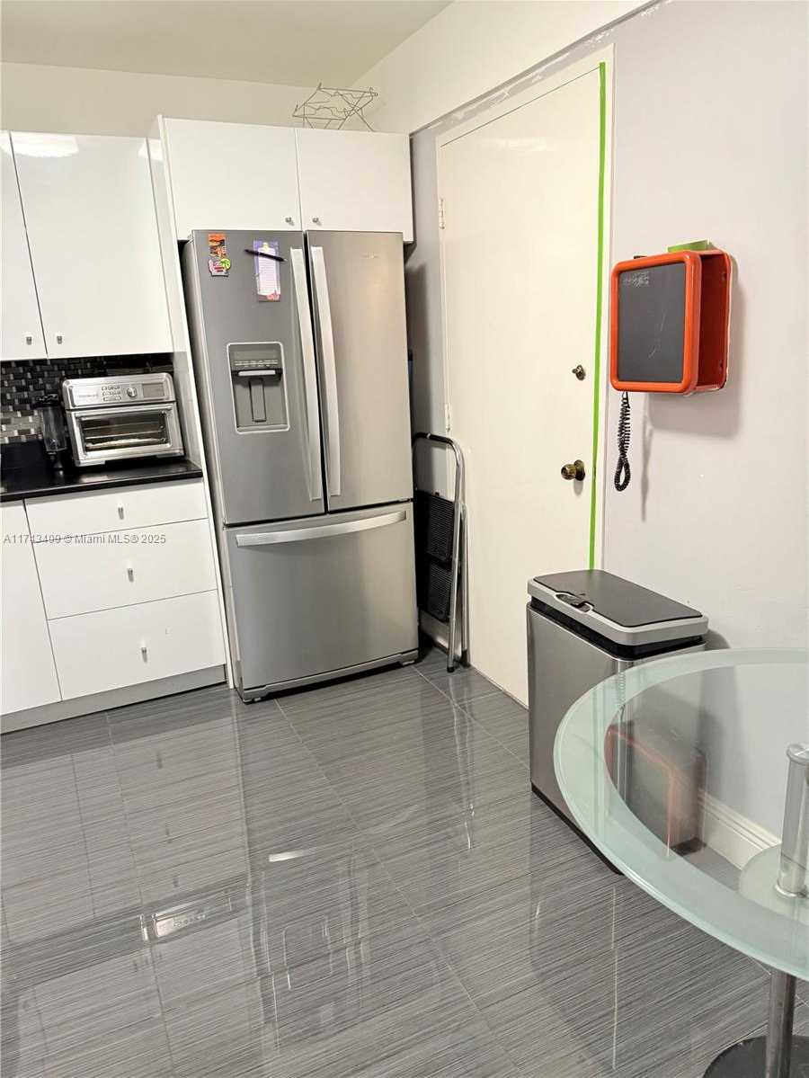 Small Image of 5601 Collins Ave, Miami Beach, FL 33140, USA Number 22