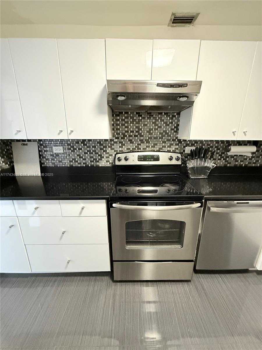 Small Image of 5601 Collins Ave, Miami Beach, FL 33140, USA Number 23
