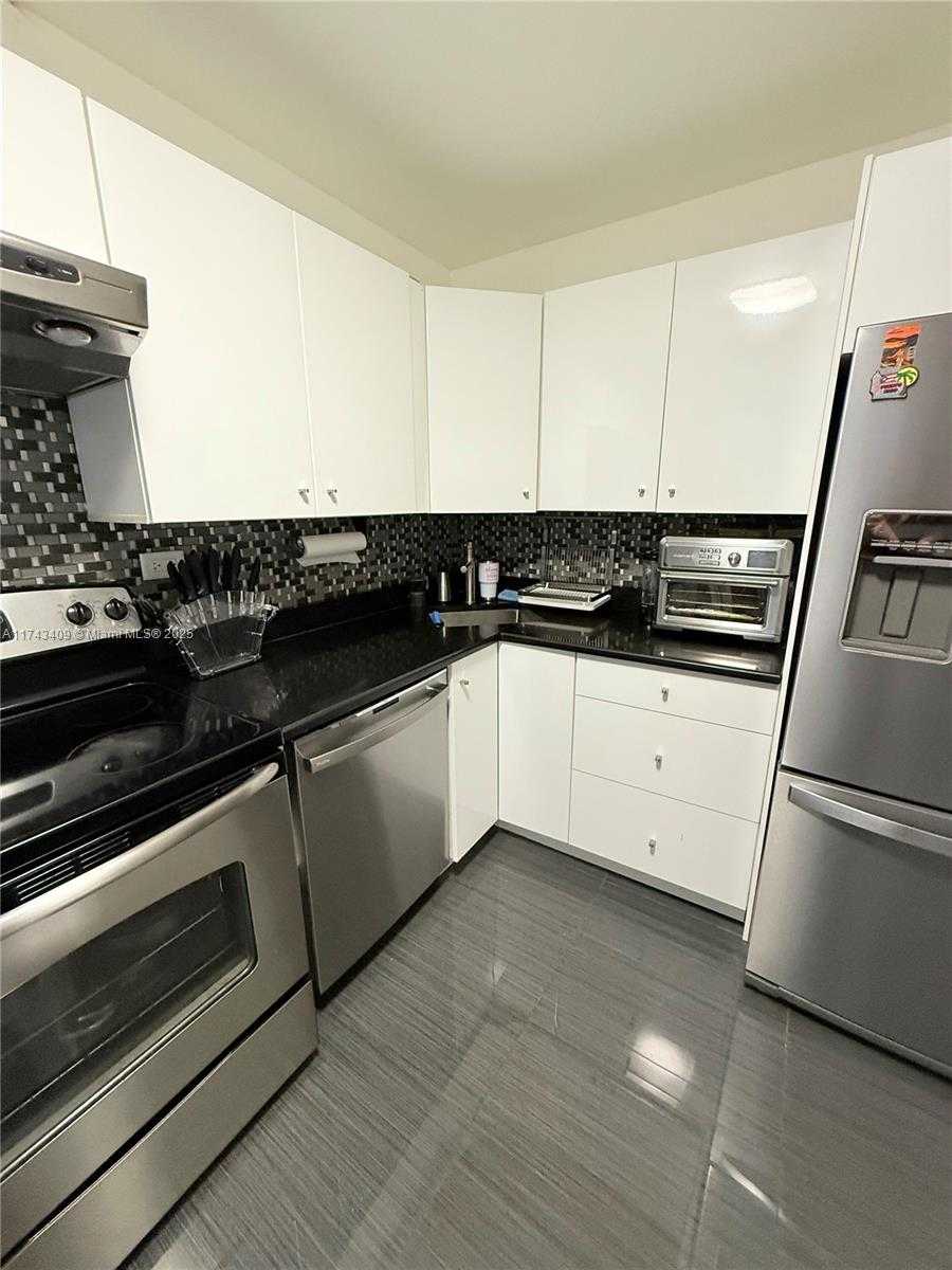 Small Image of 5601 Collins Ave, Miami Beach, FL 33140, USA Number 25