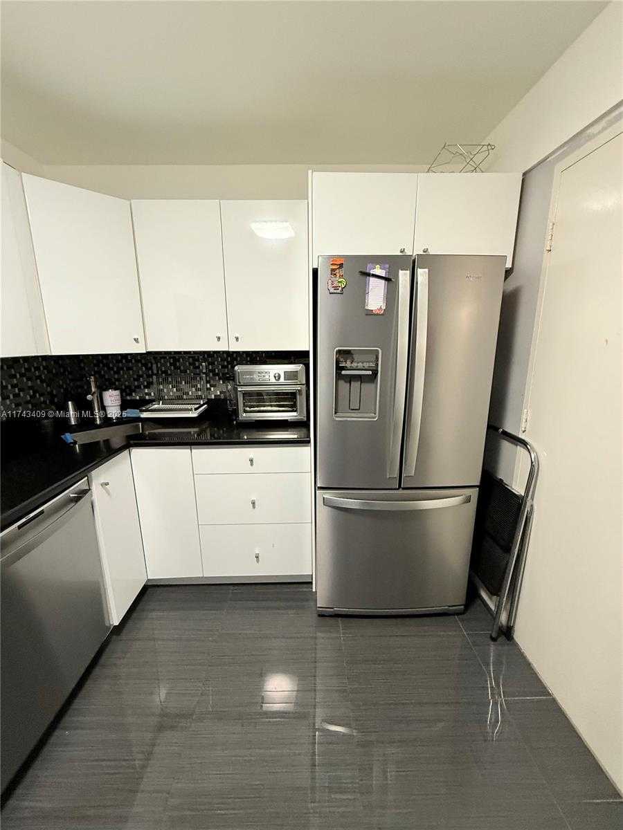 Small Image of 5601 Collins Ave, Miami Beach, FL 33140, USA Number 26