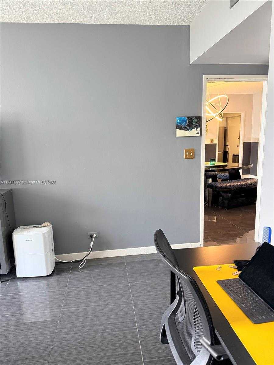 Small Image of 5601 Collins Ave, Miami Beach, FL 33140, USA Number 31