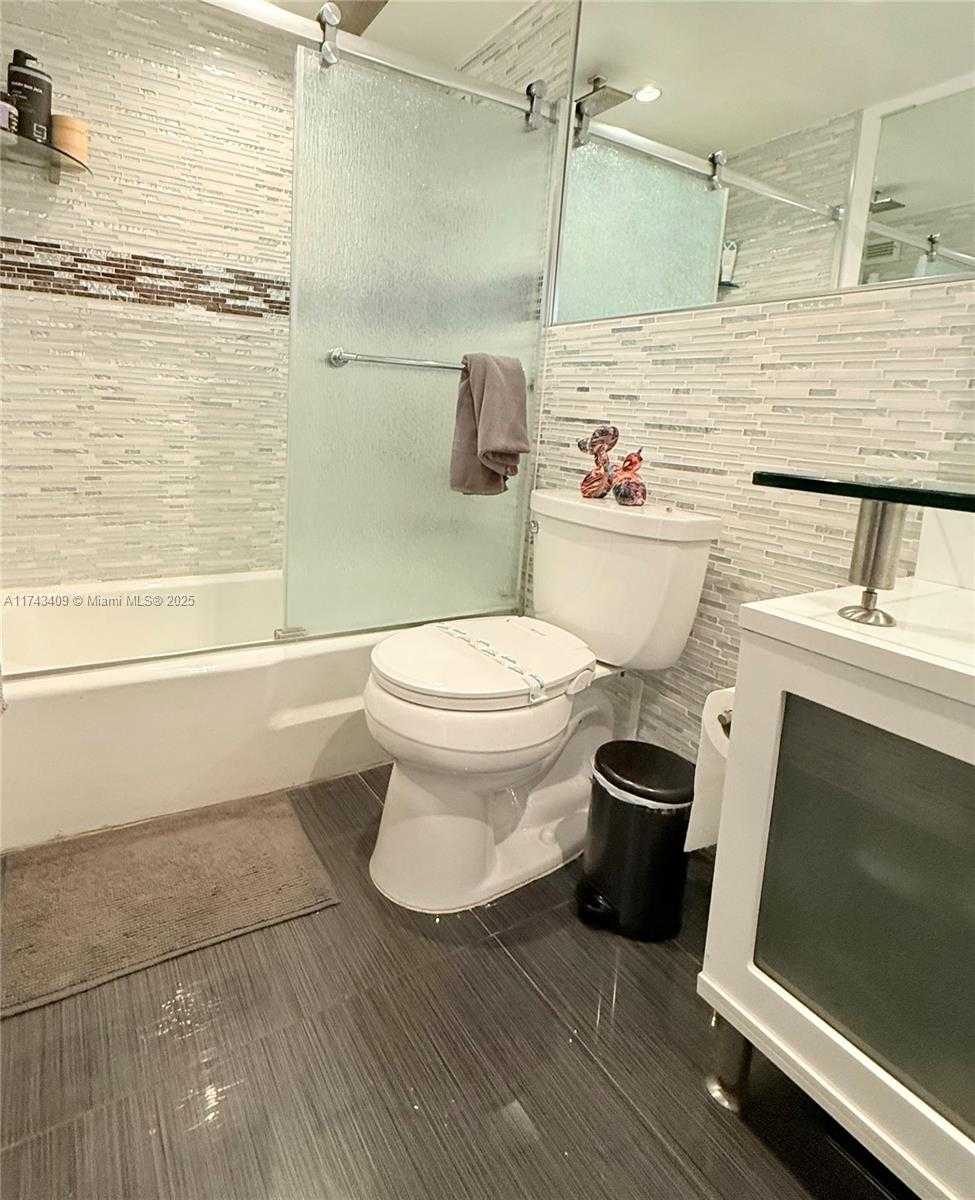 Small Image of 5601 Collins Ave, Miami Beach, FL 33140, USA Number 34