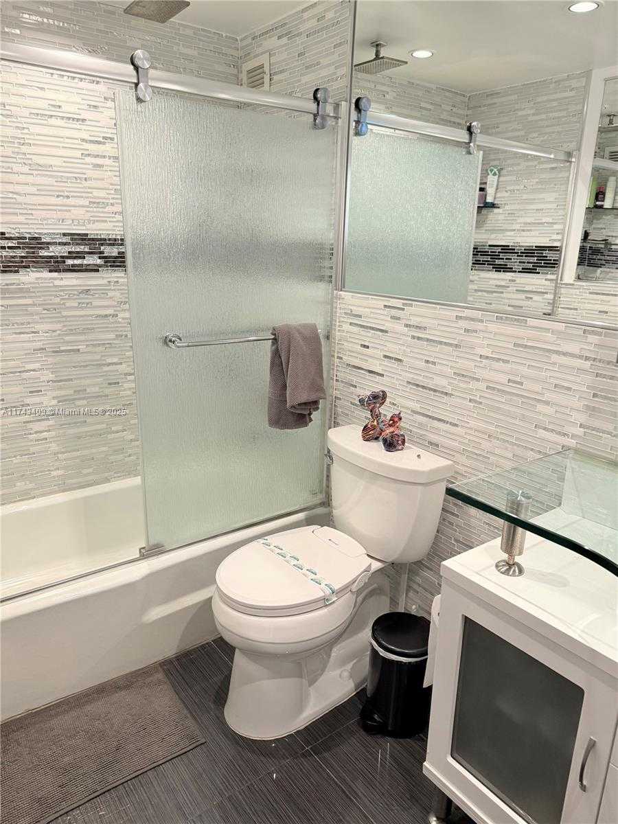 Small Image of 5601 Collins Ave, Miami Beach, FL 33140, USA Number 35
