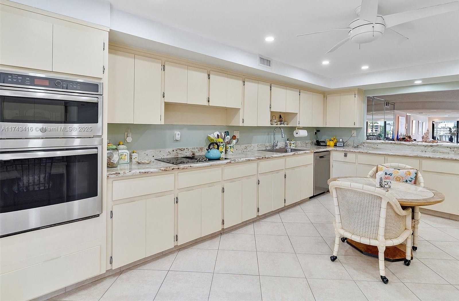 Small Image of 136 GOLDEN ISLES DR #301, Hallandale Beach Number 13