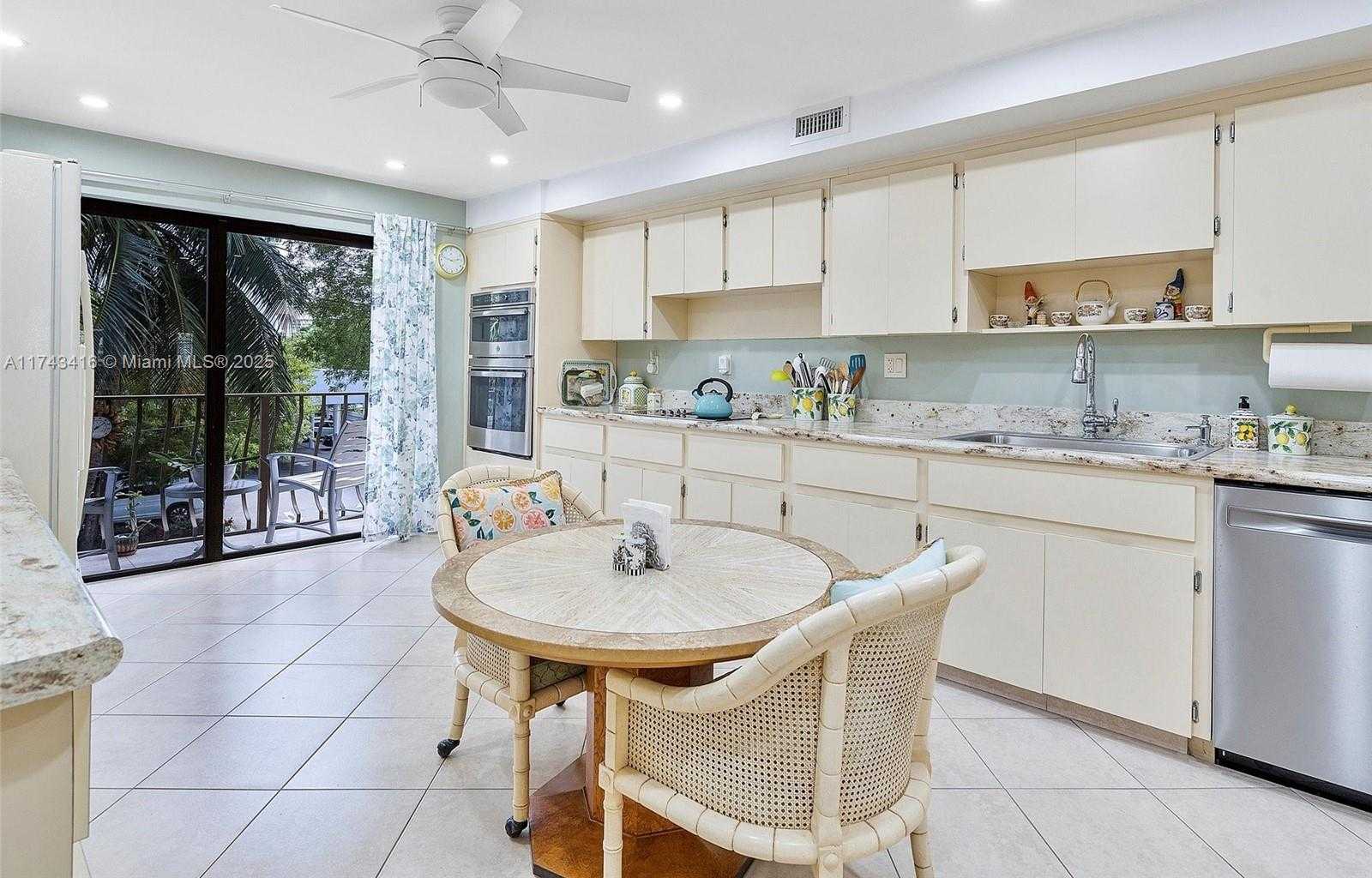 Small Image of 136 GOLDEN ISLES DR #301, Hallandale Beach Number 15