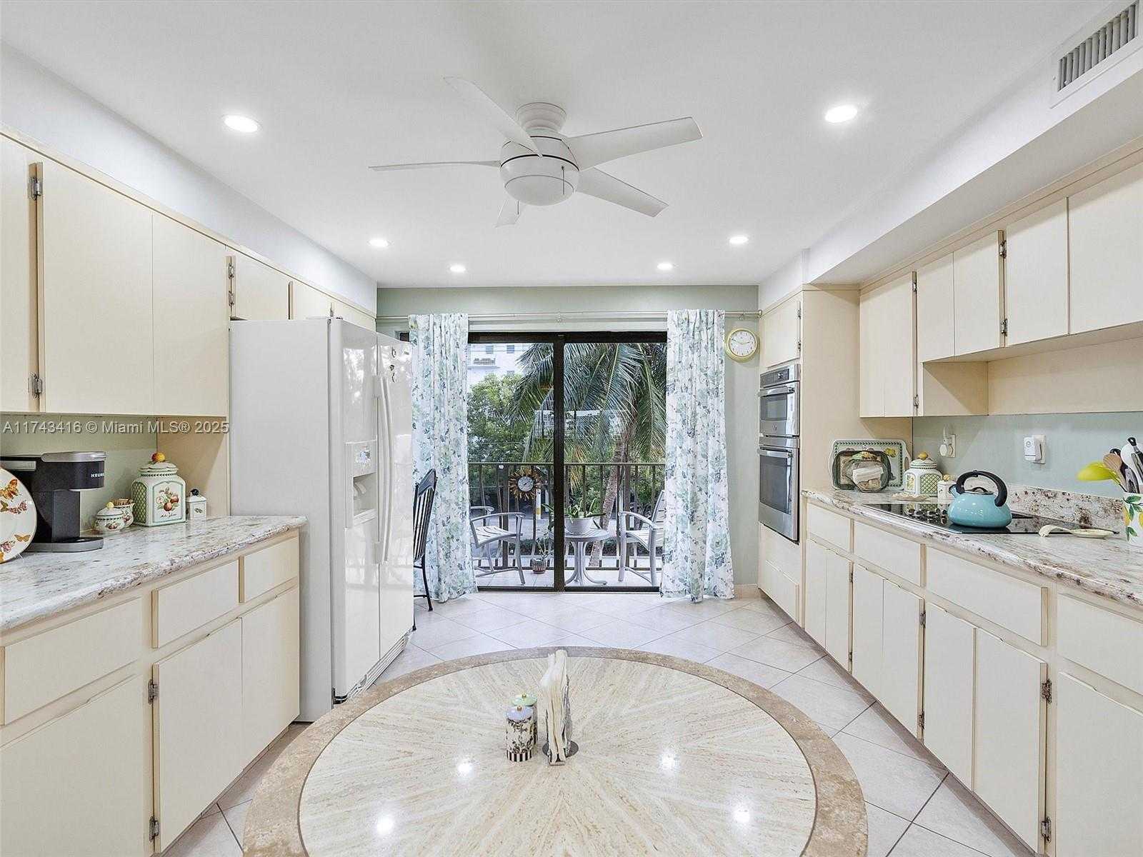Small Image of 136 GOLDEN ISLES DR #301, Hallandale Beach Number 16