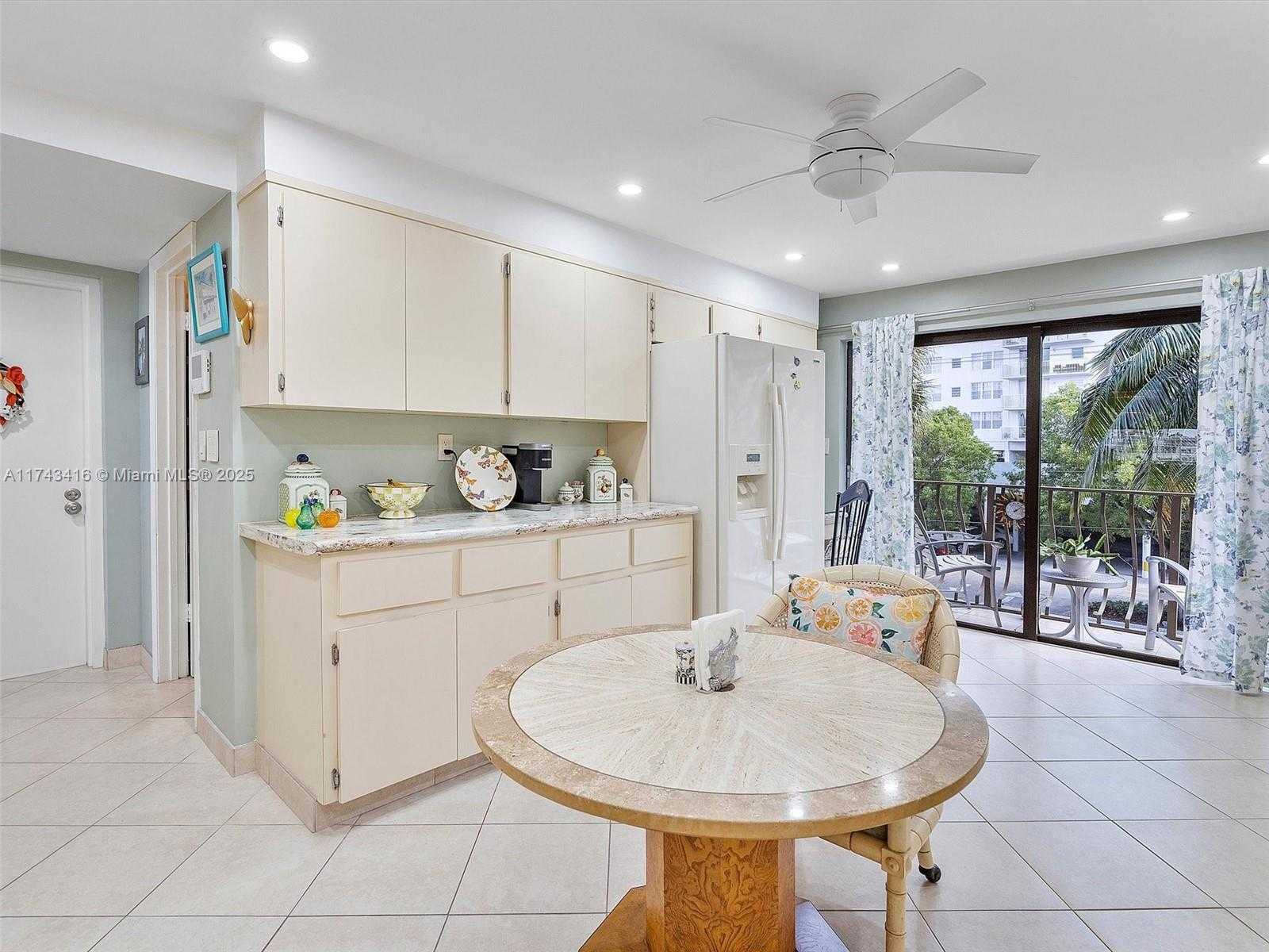 Small Image of 136 GOLDEN ISLES DR #301, Hallandale Beach Number 17