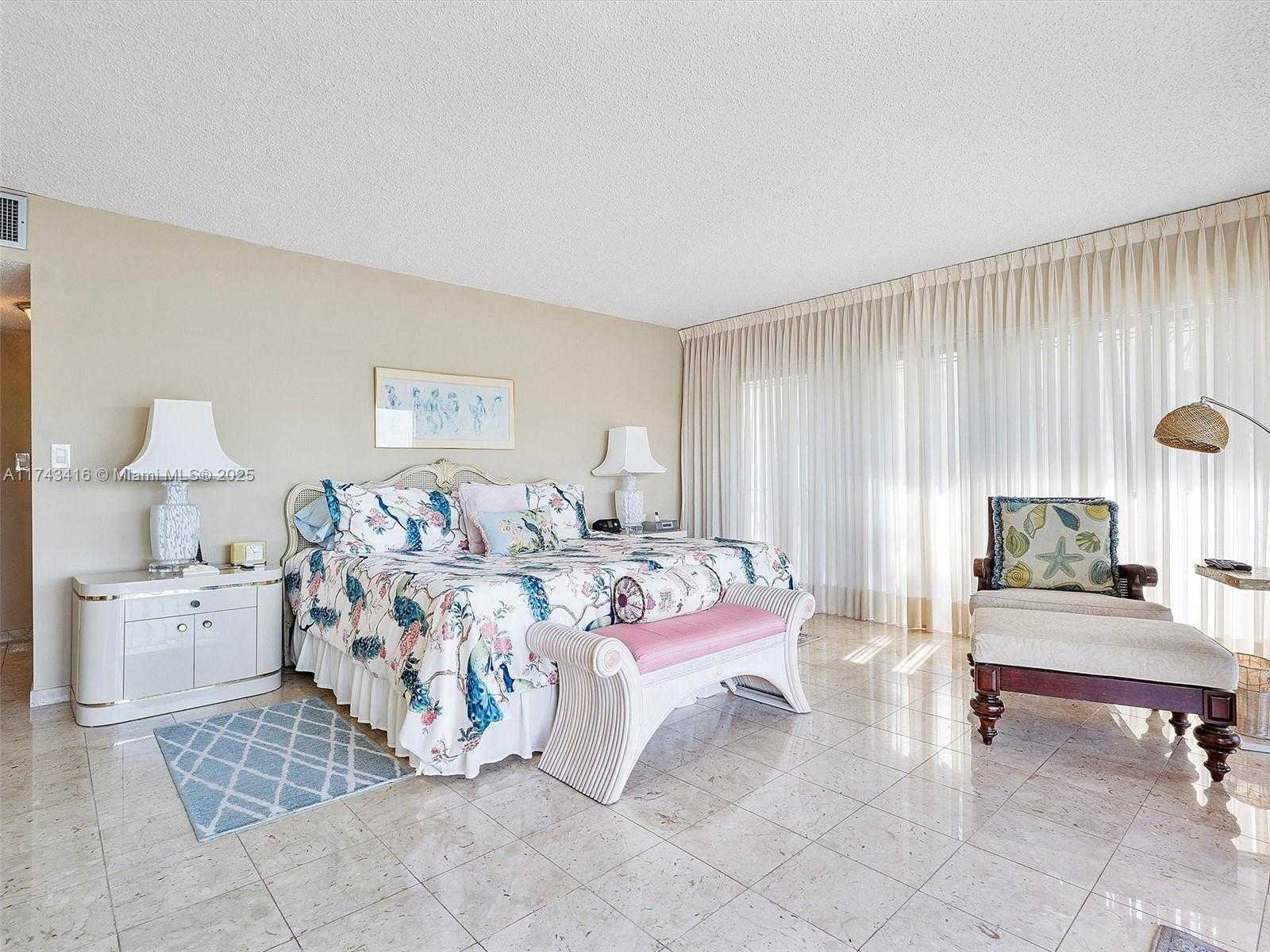 Small Image of 136 GOLDEN ISLES DR #301, Hallandale Beach Number 20