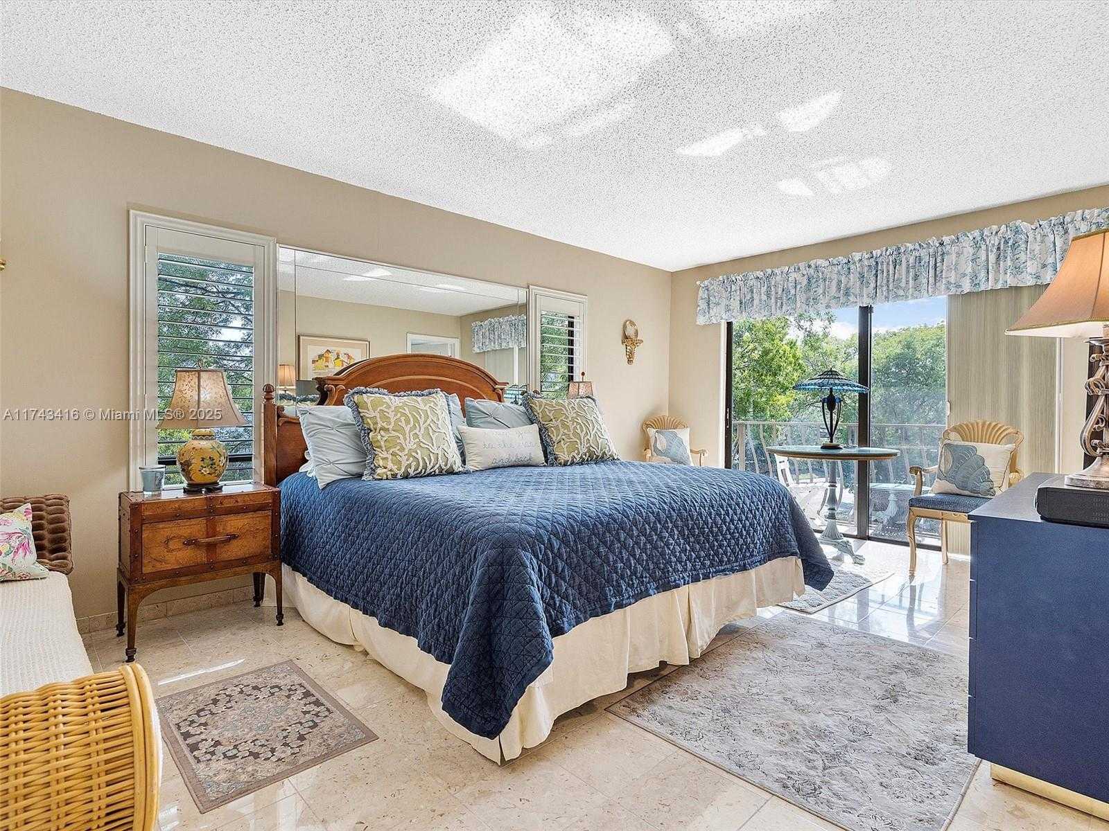 Small Image of 136 GOLDEN ISLES DR #301, Hallandale Beach Number 25