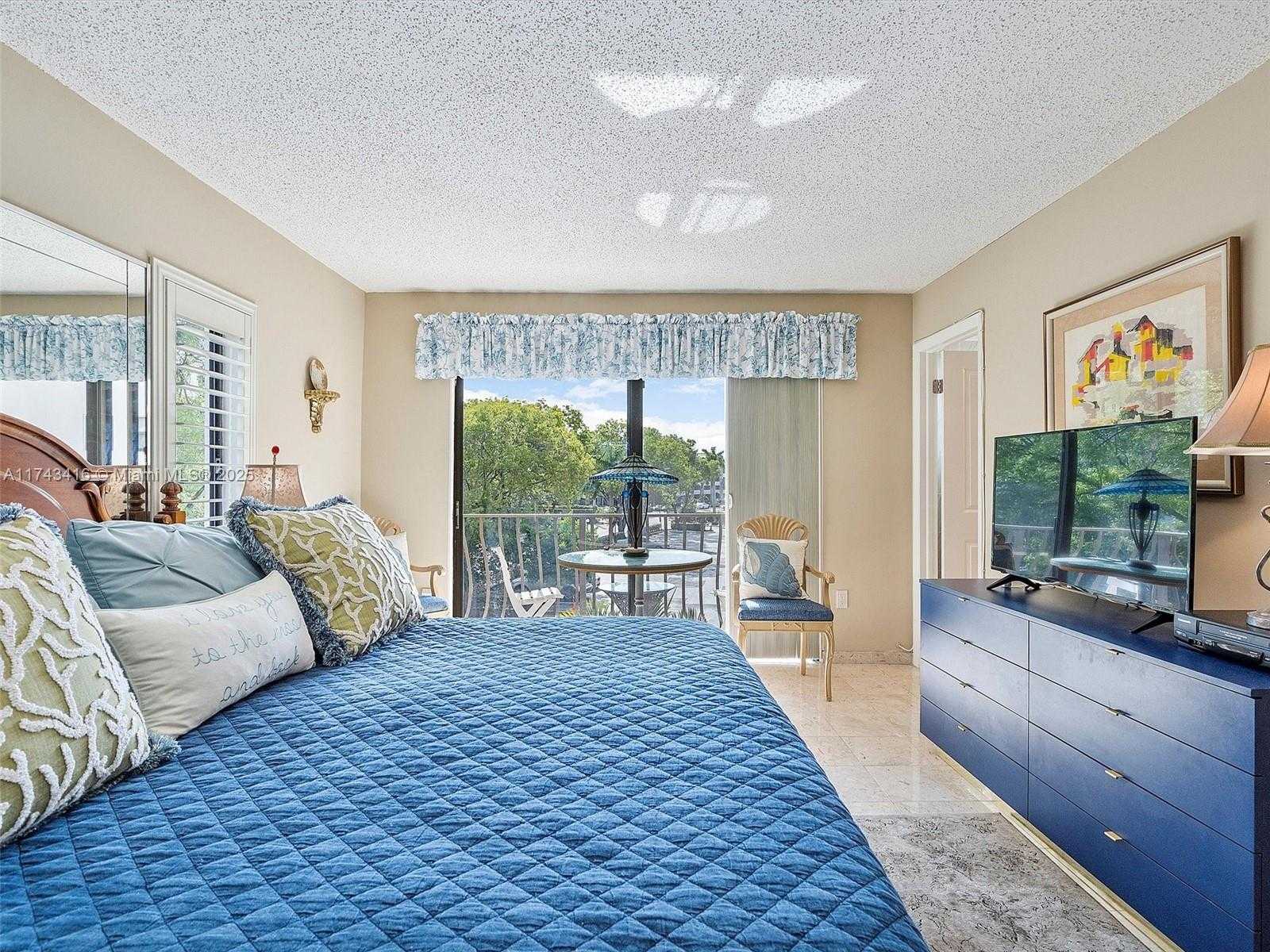 Small Image of 136 GOLDEN ISLES DR #301, Hallandale Beach Number 26