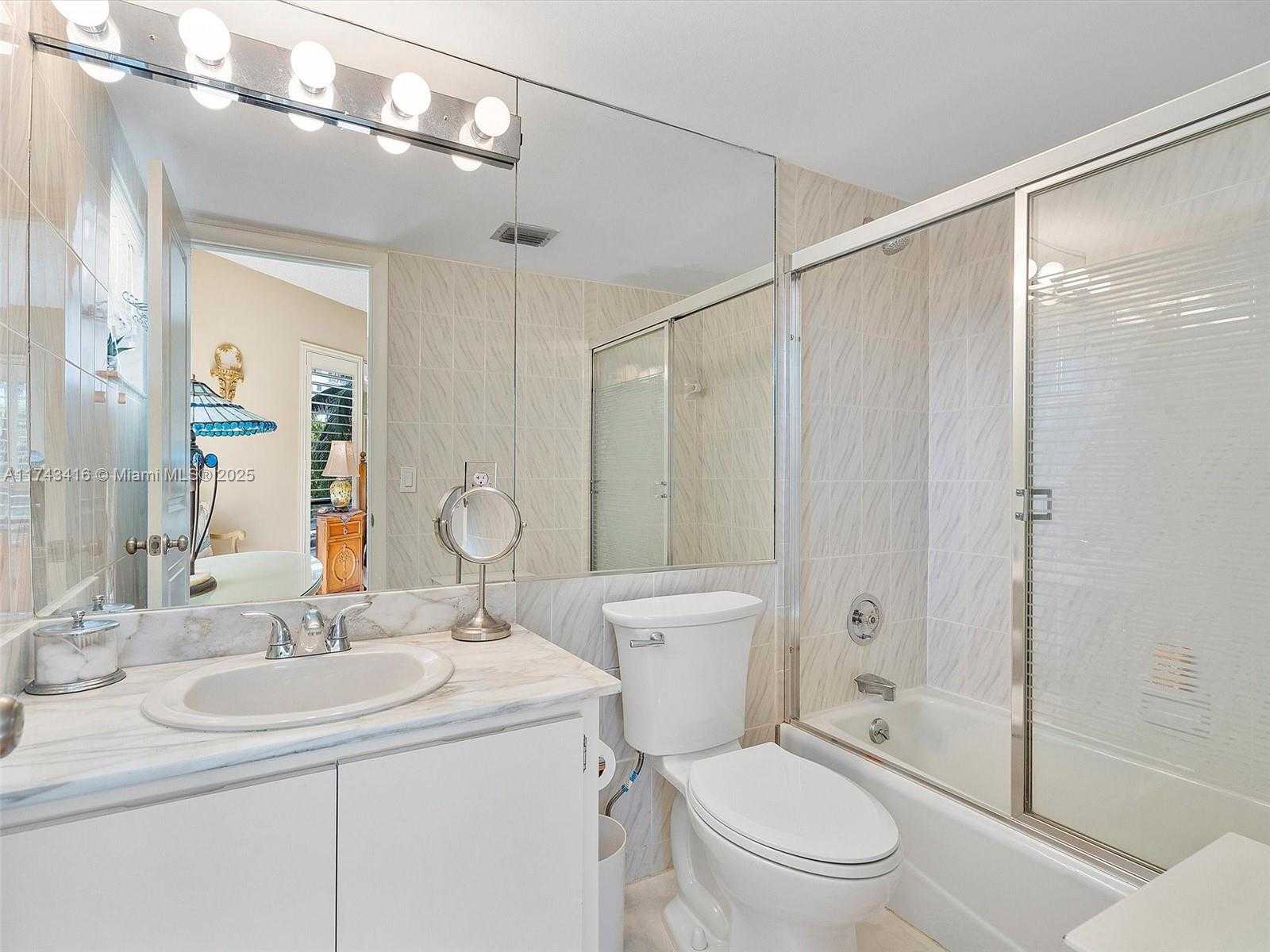 Small Image of 136 GOLDEN ISLES DR #301, Hallandale Beach Number 27
