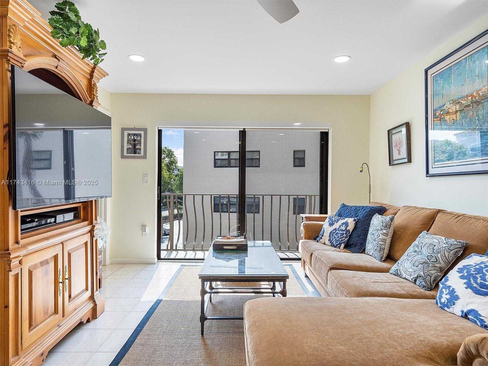 Small Image of 136 GOLDEN ISLES DR #301, Hallandale Beach Number 29
