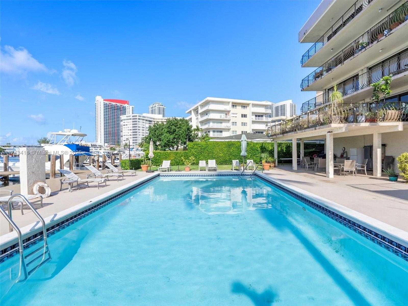 Small Image of 136 GOLDEN ISLES DR #301, Hallandale Beach Number 38