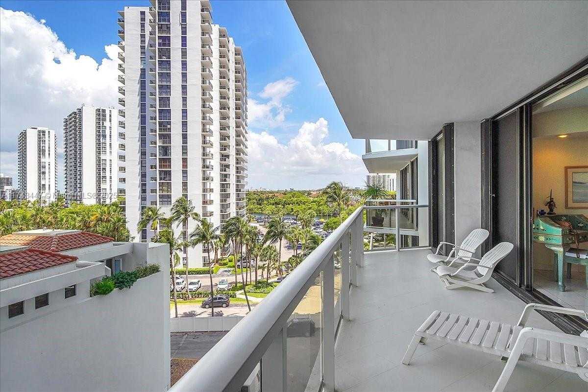 Small Image of 20281 EAST COUNTRY CLUB DR #403, Aventura Number 32
