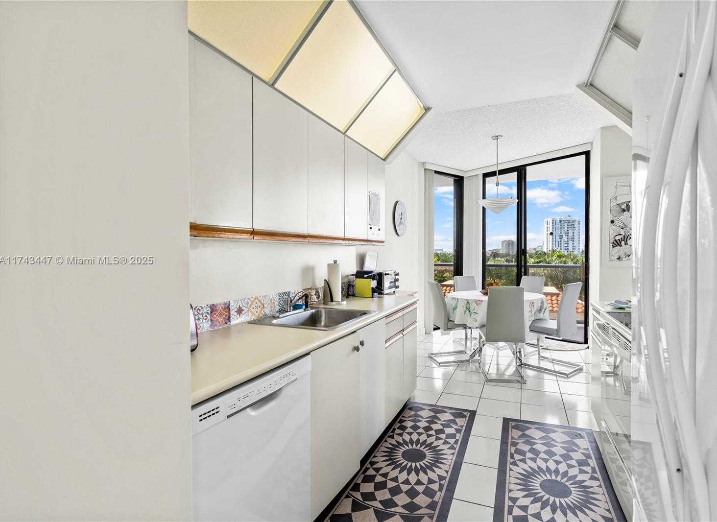 Small Image of 20281 EAST COUNTRY CLUB DR #403, Aventura Number 6