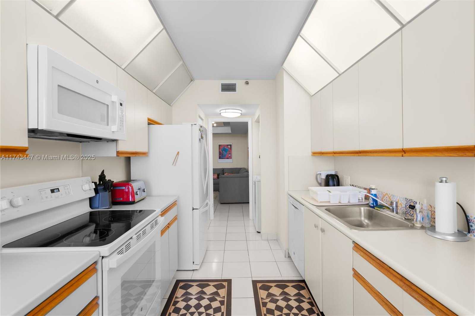 Small Image of 20281 EAST COUNTRY CLUB DR #403, Aventura Number 66