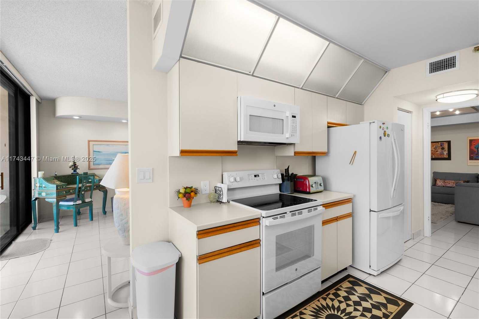 Small Image of 20281 EAST COUNTRY CLUB DR #403, Aventura Number 67